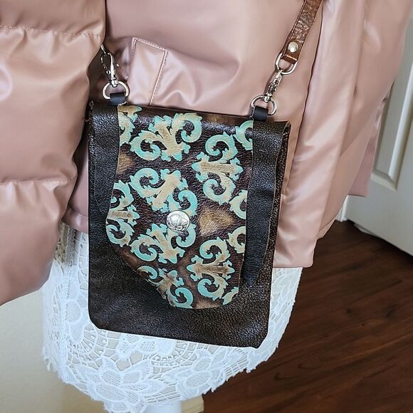 Leather Crossbody Hand Crafted Artisan Bag - Picture 9 of 10